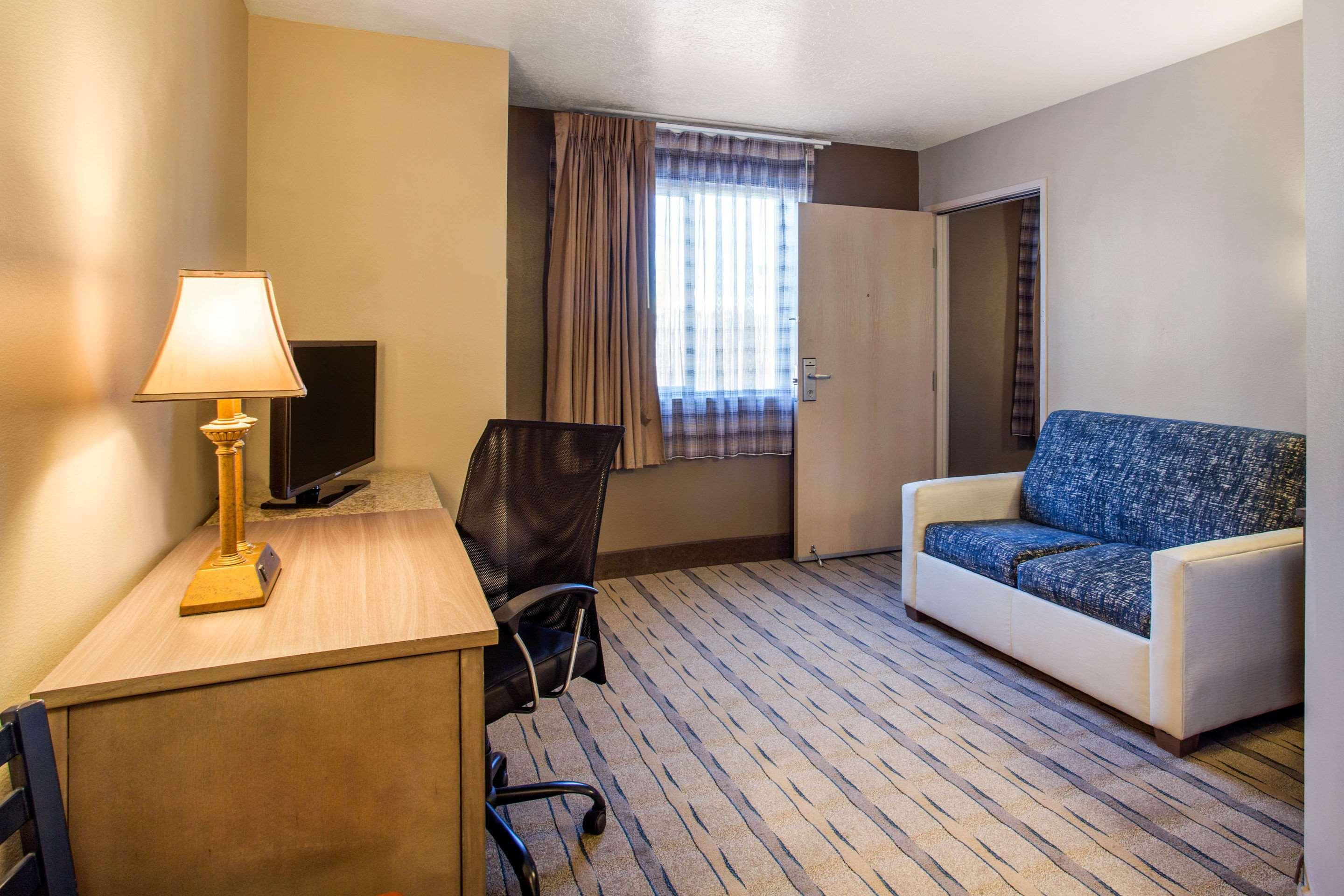 Quality Inn Moriarty Екстериор снимка